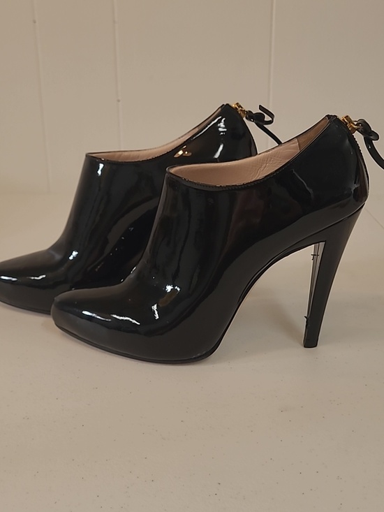 Miu Miu Shoes - Miu Miu AUTHENTICATED Decollete Vernice 39 1/2 EU Black Patent Leather Booties